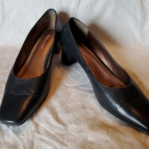 Naturalizer leather navy pumps 6 1/2 M